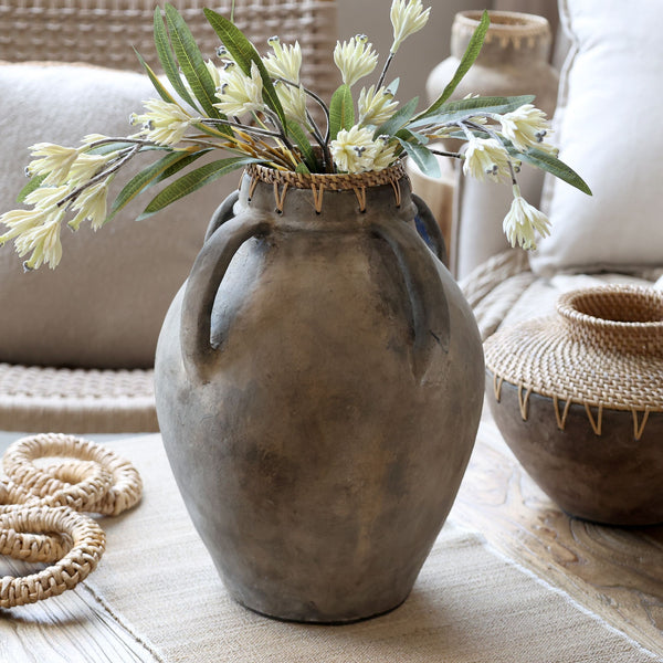 Oude Franse vaas met rotan – antiek mocca – 35 cm