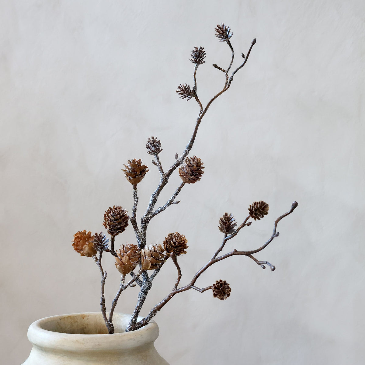 Fleur kersttak met dennenappels & glitter – naturel