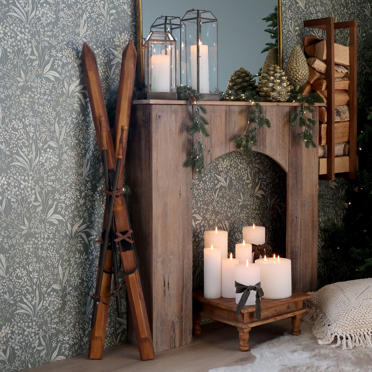 Vintage decoratieve ski’s met stokken van Chic Antique in naturel hout, 120 cm