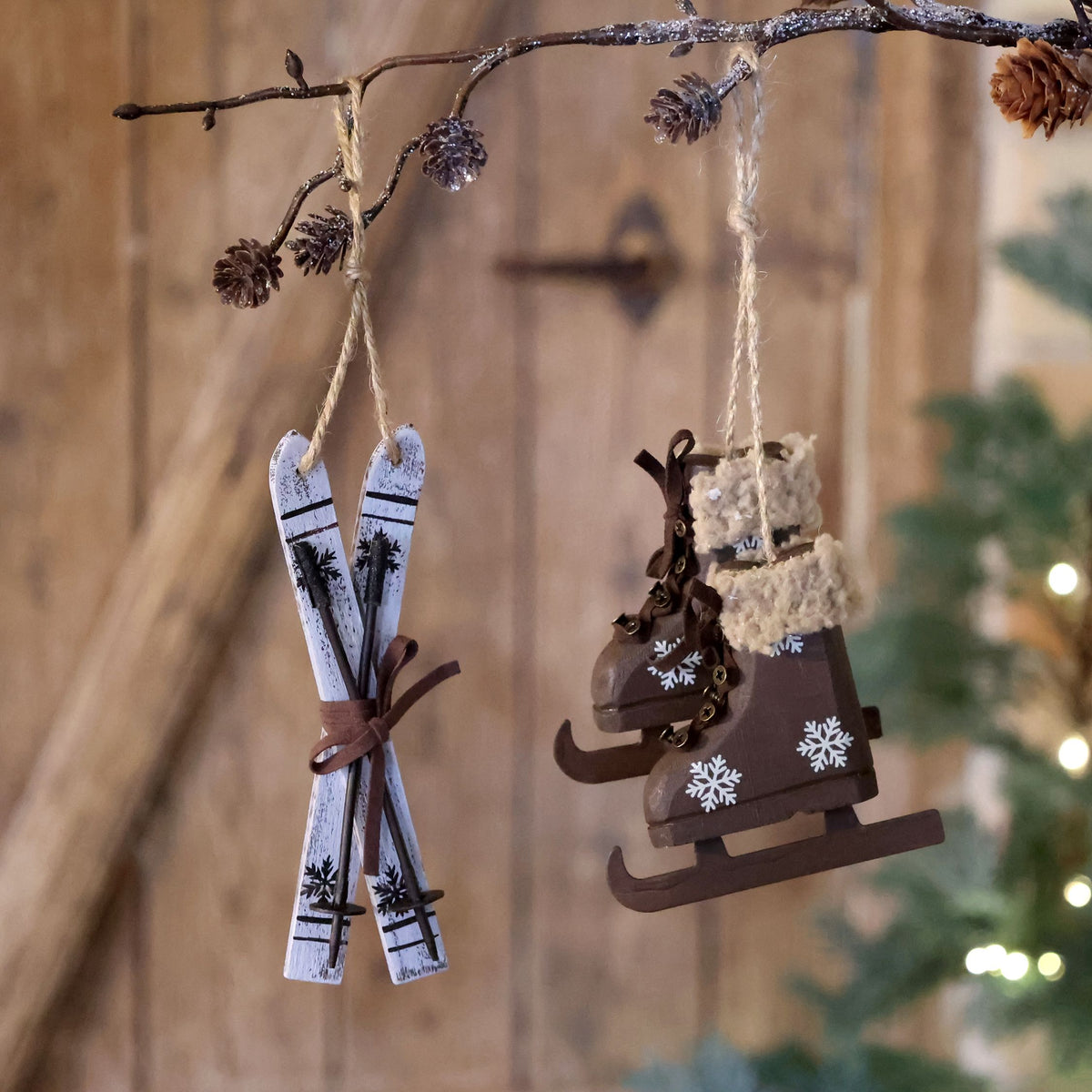 Chic Antique Vintage Schaatsen & Ski's Kersthangers – Set van 2