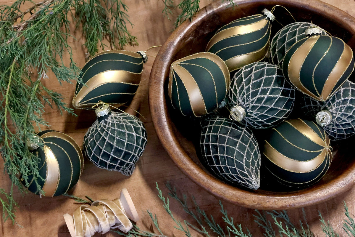 Glazen kerstballen in olijfgroen van Chic Antique, set van drie — afbeelding 2
