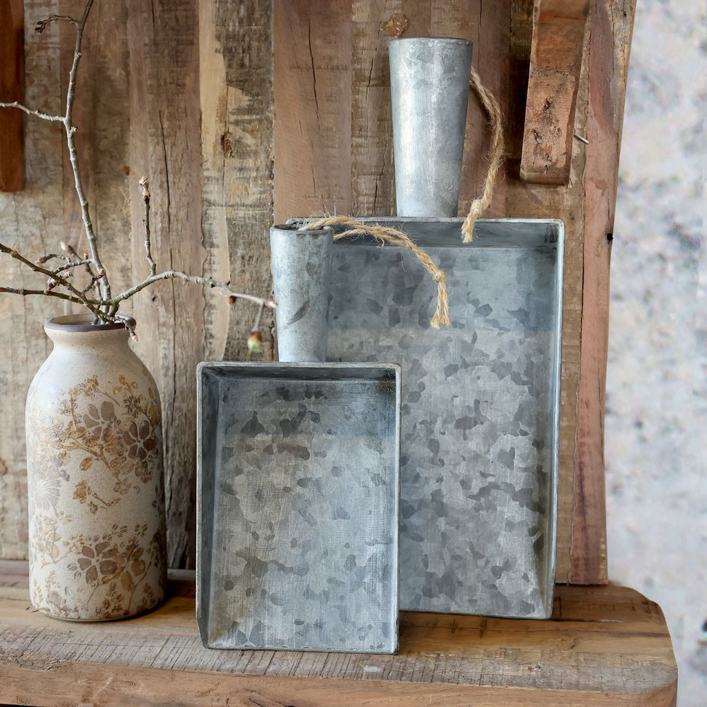 Decoratieve zinken trays met touwgrepen – set van 2