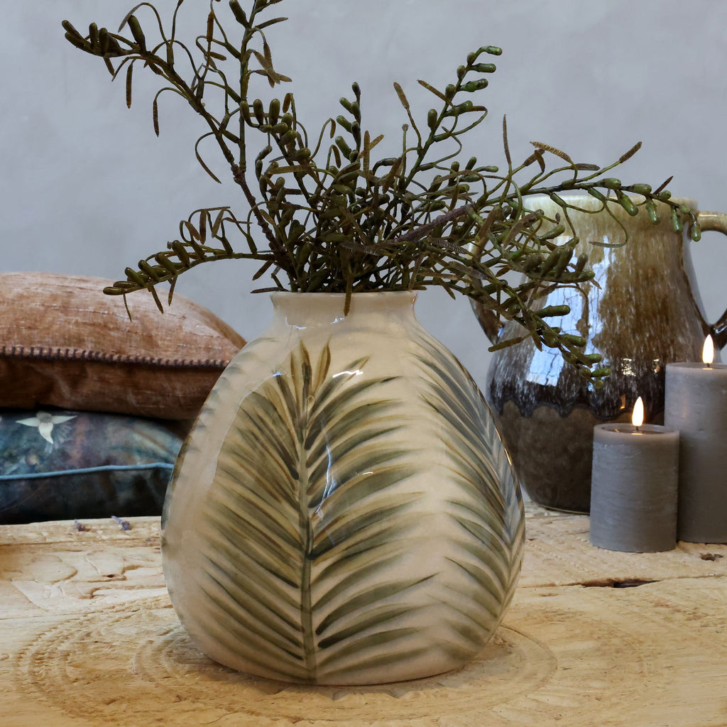 Keramieken vaas met bladmotief – crème & groen – 23 cm