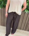 Soepelvallende Travel Broek Bruin - Velvory Fashion & Living