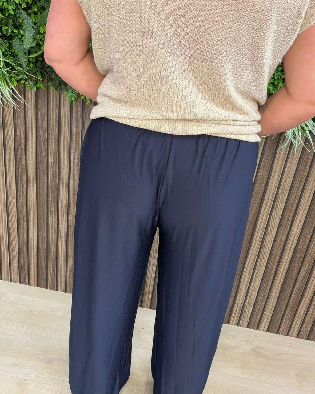 Soepelvallende Travel Broek Marine Blauw - Velvory Fashion & Living