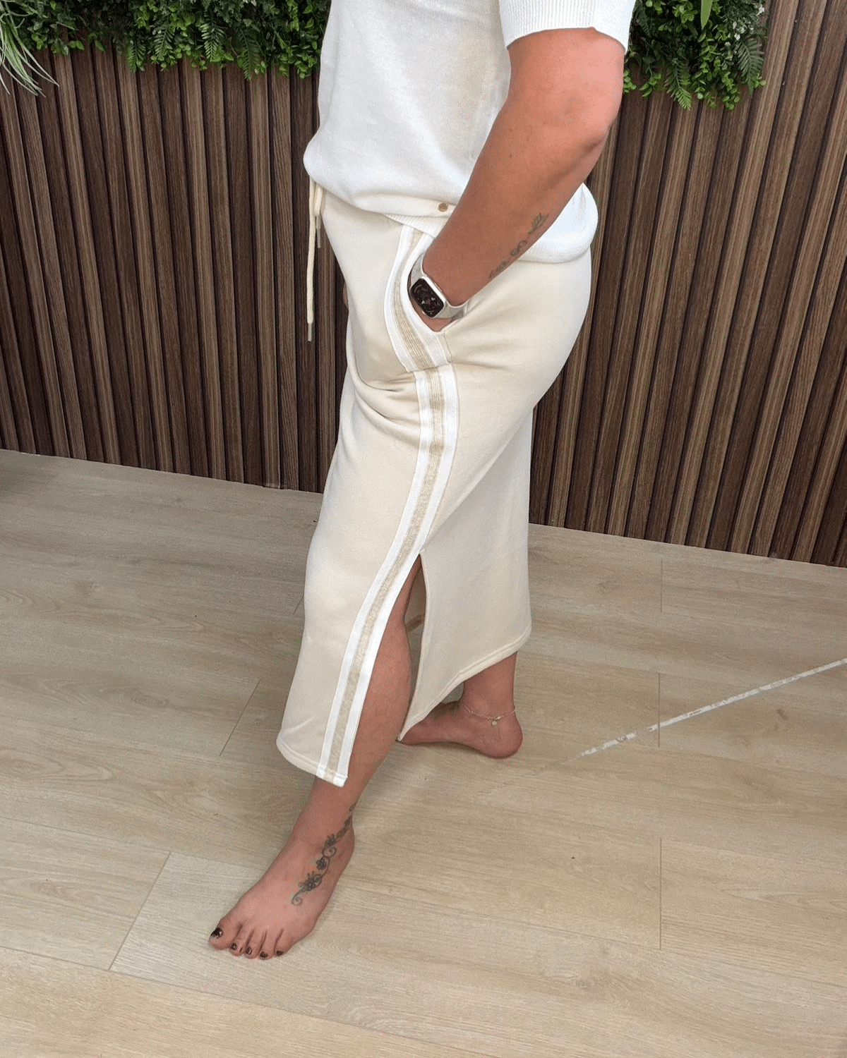 Sweatrok Beige met Witte Bies & Veterceintuur - Velvory Fashion & Living