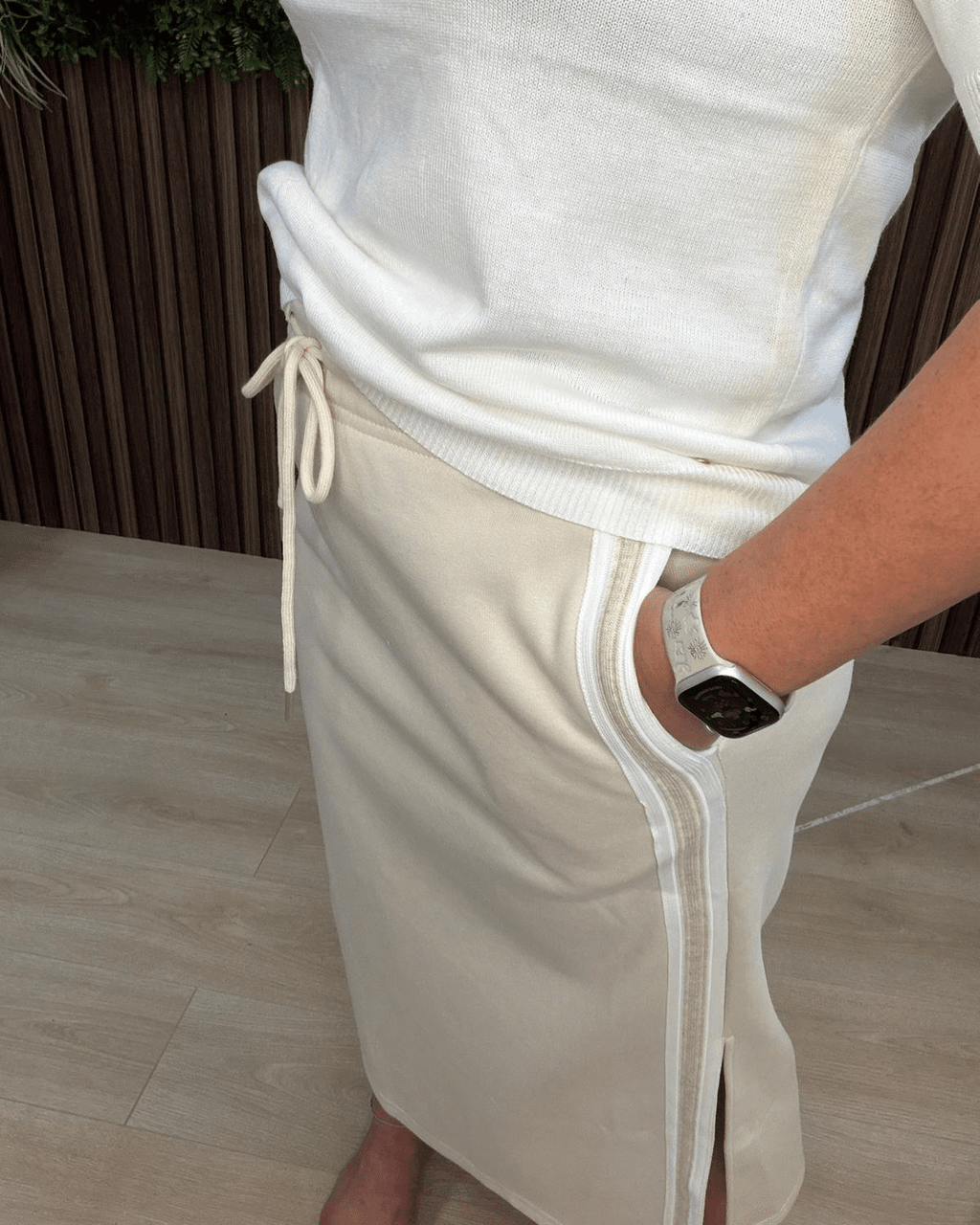 Sweatrok Beige met Witte Bies & Veterceintuur - Velvory Fashion & Living