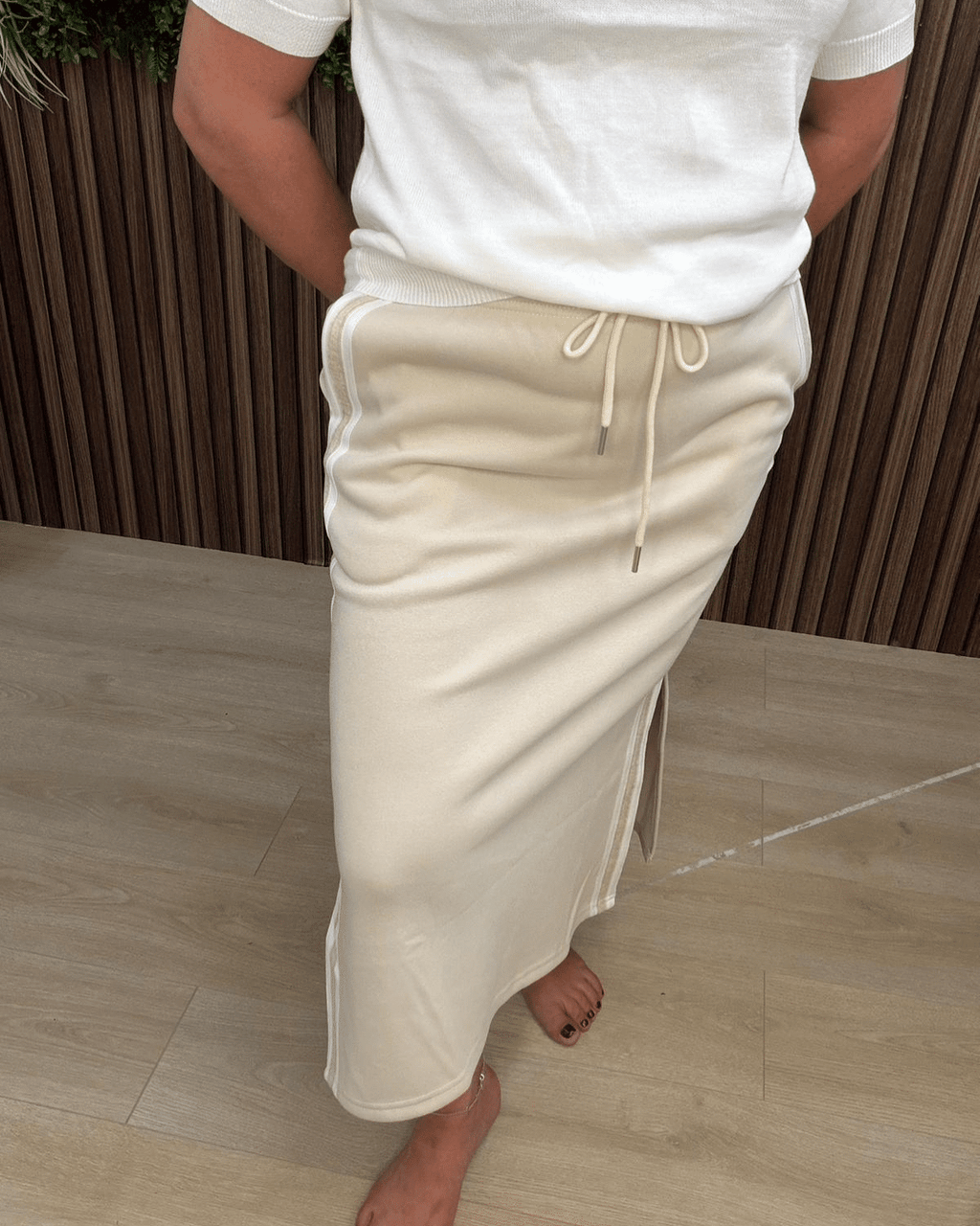 Sweatrok Beige met Witte Bies & Veterceintuur - Velvory Fashion & Living
