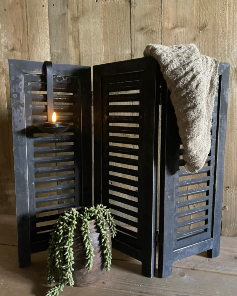 Black Berlin Shutter – Dutch Mood