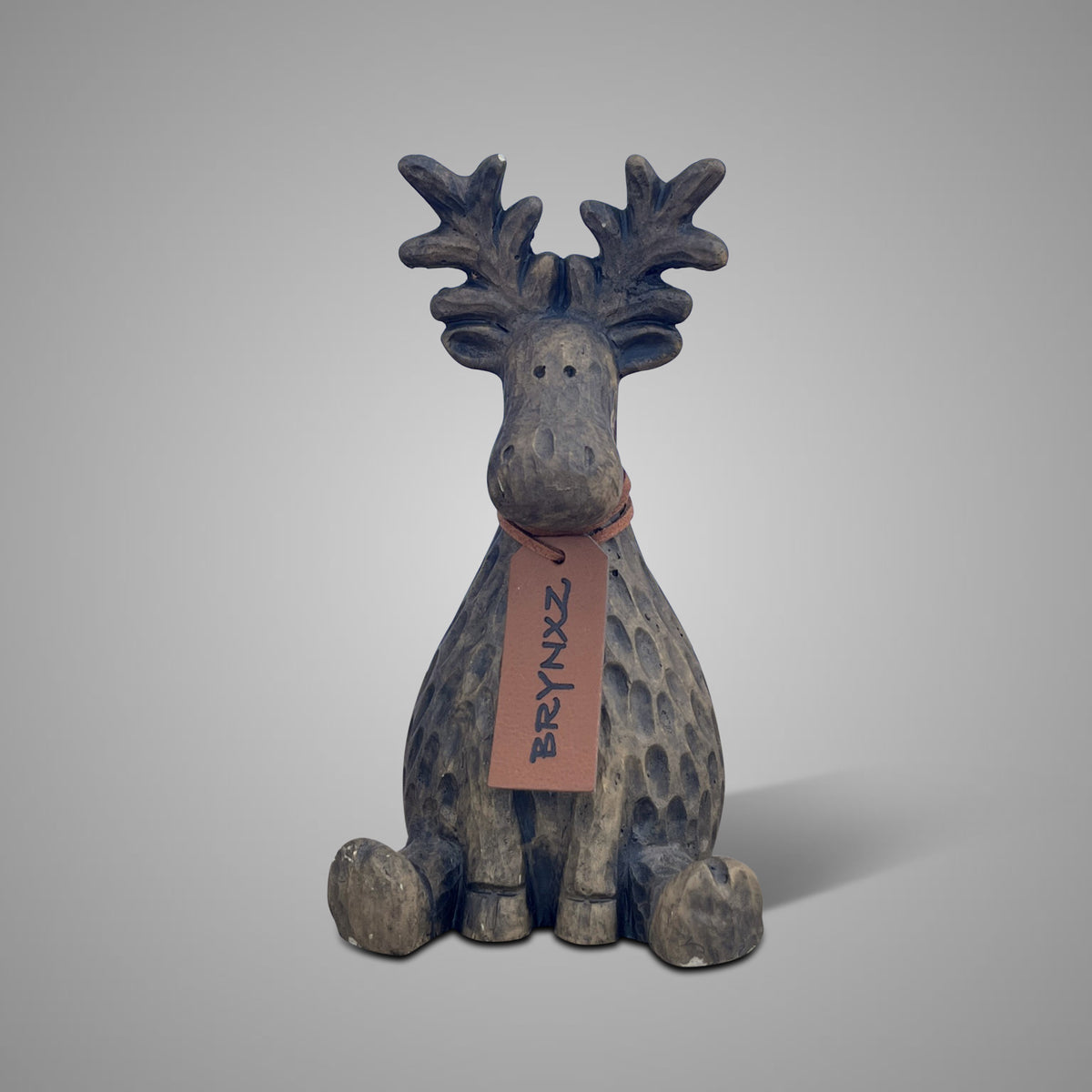 BRYNXZ zittend rendier Sitting Rudolph Himself in Majestic Brown, maat M (Ø11 x H19 cm)