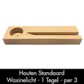 Naturel houten tegelstandaard met een gleuf voor één tegel en een uitsparing voor een waxinelichtje
