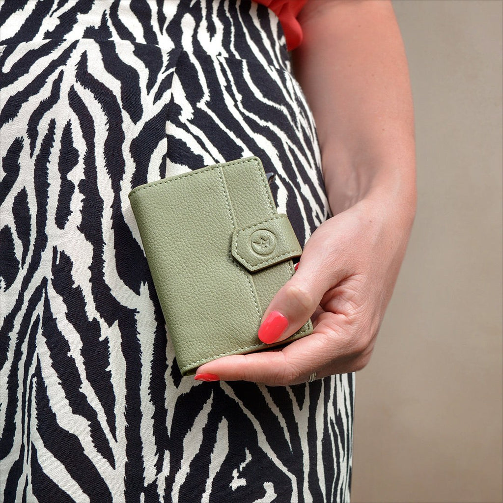 Prowallet dames portemonnee Plus Pebble in groen – sfeerfoto