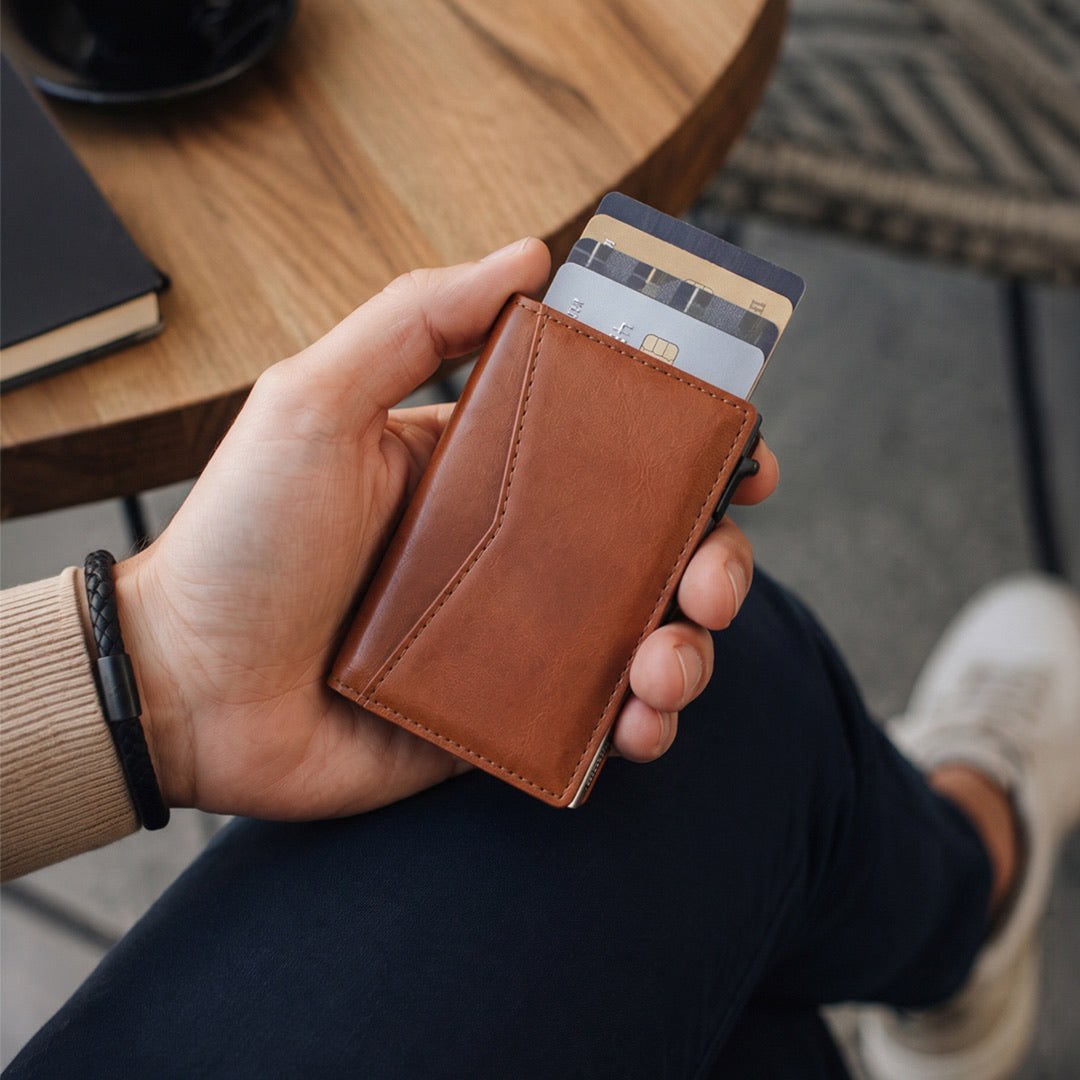 Prowallet portemonnee Slim in cognac – sfeerfoto