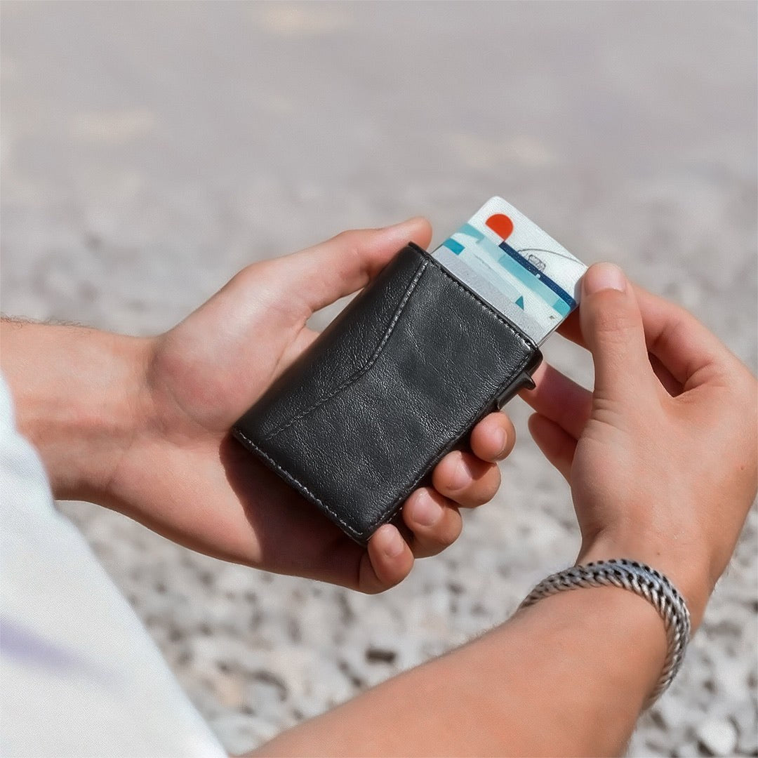 Prowallet portemonnee Slim in zwart – sfeerfoto