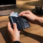 Prowallet portemonnee Slim in zwart – sfeerfoto