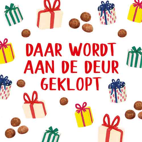 Wit tegeltje met rode tekst Daar wordt aan de deur geklopt tussen cadeautjes en pepernoten