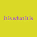 Limoengeel tegeltje met roze tekst it is what it is