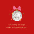 Rood tegeltje met een discobal-kerstbal met roze strik en tekst sparkling holidays and a magical new year