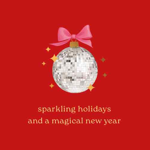 Rood tegeltje met een discobal-kerstbal met roze strik en tekst sparkling holidays and a magical new year